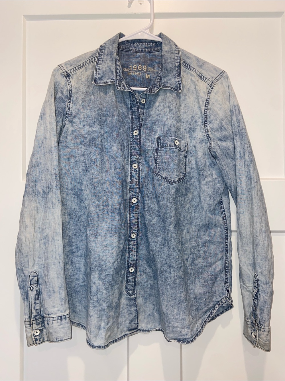 Sz M GAP 1969 Blue Cotton Acid-Wash Denim Button-Down Shirt